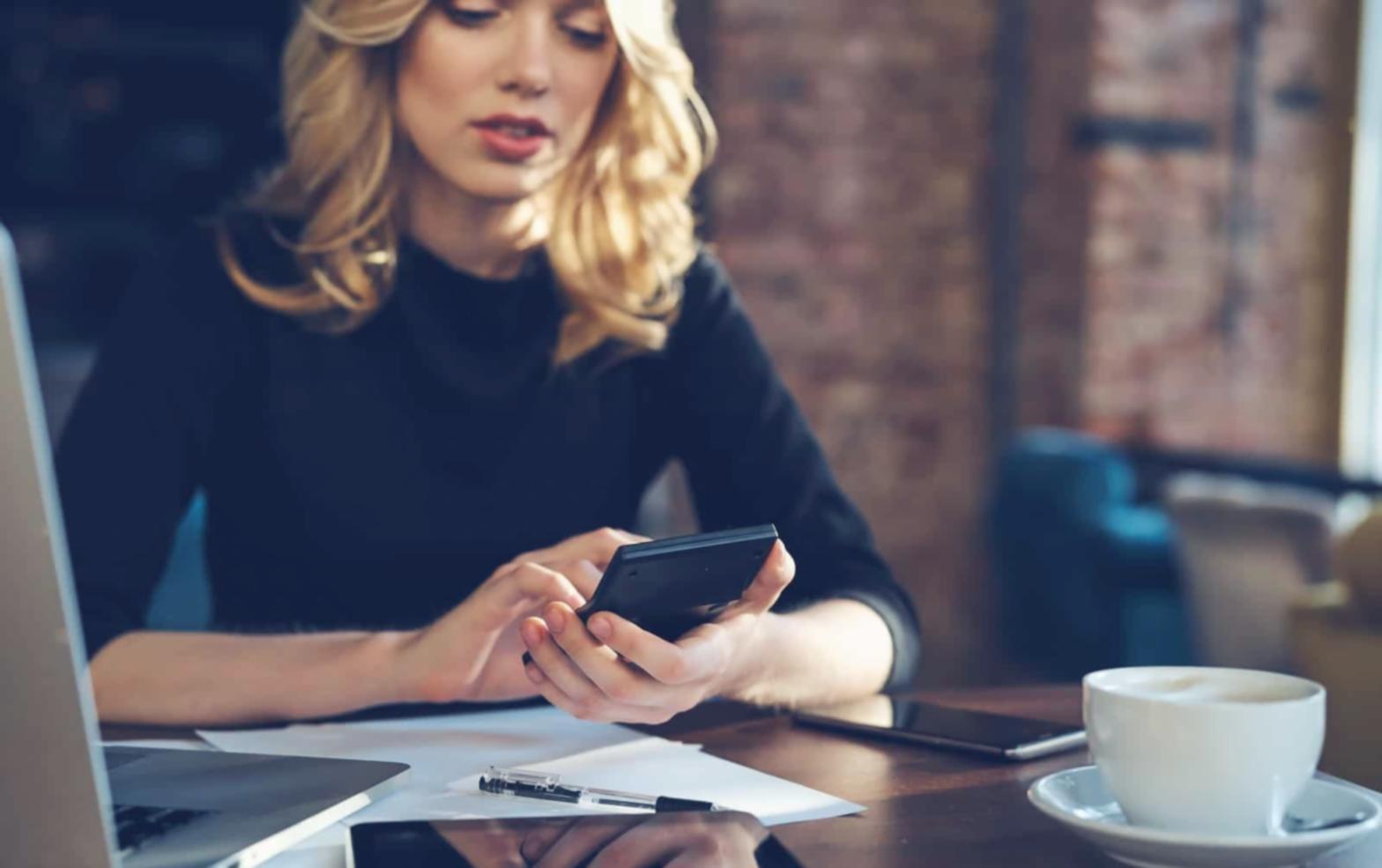 Espacio de estudio organizado